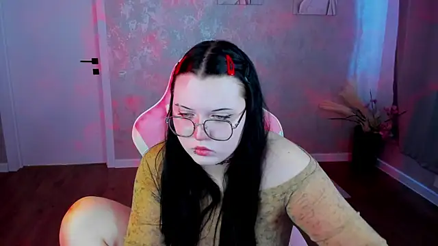 Snapshot of Kira_G0ld chatting on 3, 4, 2026 Kira G0ld online show from 3, 4, 2026