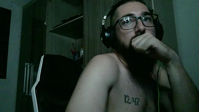 Redlovecouple online show from 7, 2, 2026