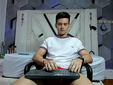 GoldenBoyM online show from 17, 6, 2026