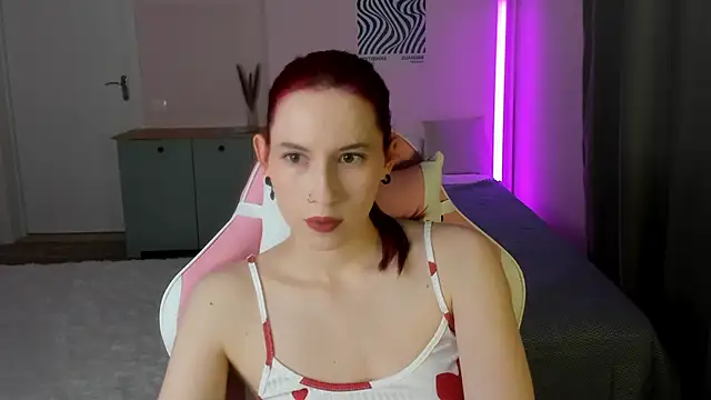 Snapshot of Kira__Luis chatting on 4, 2, 2026 Kira Luis online show from 4, 2, 2026