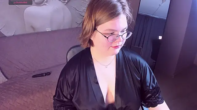 MaryFloree online show from 8, 2, 2026