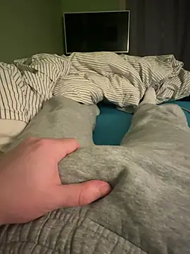 Snapshot of bouillant25ans chatting on 3, 2, 2026 bouillant25ans online show from 3, 2, 2026