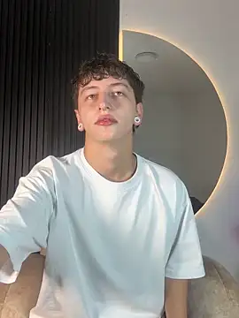 ARON LUXX online show from 10, 2, 2026