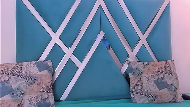 ninameduxx online show from 3, 4, 2026