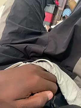 Snapshot of long-d220 chatting on 4, 2, 2026 long-d220 online show from 4, 2, 2026