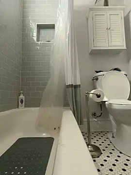 Snapshot of RaeganV chatting on 4, 3, 2026 RaeganV online show from 4, 3, 2026