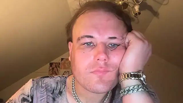 Snapshot of RaeganV chatting on 6, 3, 2026 RaeganV online show from 6, 3, 2026