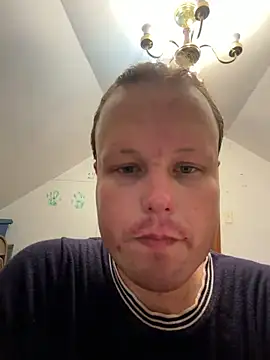 Snapshot of RaeganV chatting on 4, 4, 2026 RaeganV online show from 4, 4, 2026