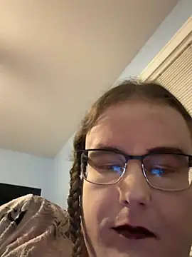 Snapshot of RaeganV chatting on 12, 4, 2026 RaeganV online show from 12, 4, 2026