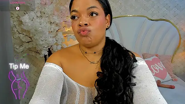 Snapshot of YazminJenner chatting on 6, 3, 2026 YazminJenner online show from 6, 3, 2026