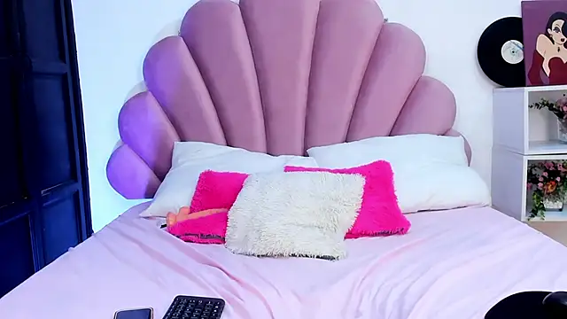 Snapshot of Lili_Stone_ chatting on 11, 4, 2026 Lili Stone online show from 11, 4, 2026