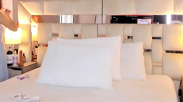 Snapshot of EloiseClairmont chatting on 13, 3, 2026 EloiseClairmont online show from 13, 3, 2026