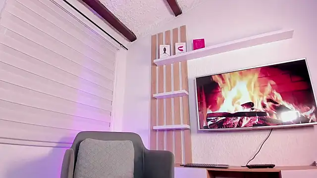 Snapshot of EloiseClairmont chatting on 26, 3, 2026 EloiseClairmont online show from 26, 3, 2026