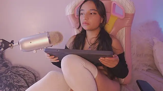  emily jonexs online show from 14, 6, 2026