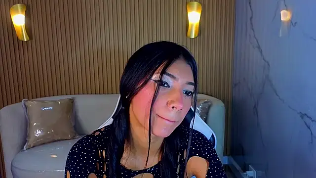 Perla Moon Tx online show from 6, 3, 2026