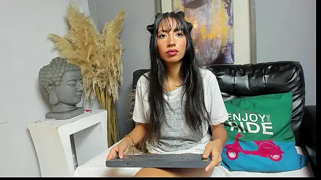 CloeCastillo online show from 10, 3, 2026