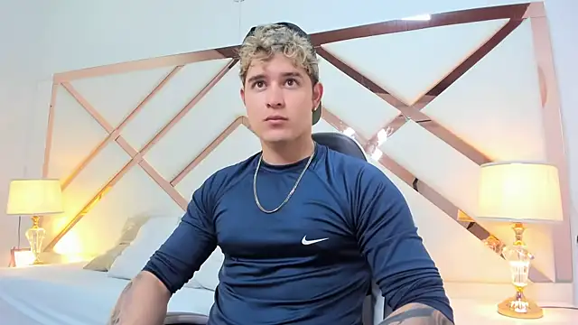 Snapshot of rayan_linxx chatting on 8, 4, 2026 rayan linxx online show from 8, 4, 2026