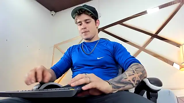 Snapshot of rayan_linxx chatting on 23, 4, 2026 rayan linxx online show from 23, 4, 2026