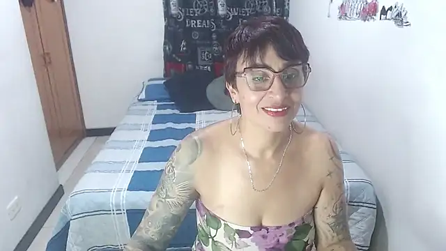 Snapshot of Charlotte_gray_ chatting on 14, 6, 2026 Charlotte gray online show from 14, 6, 2026