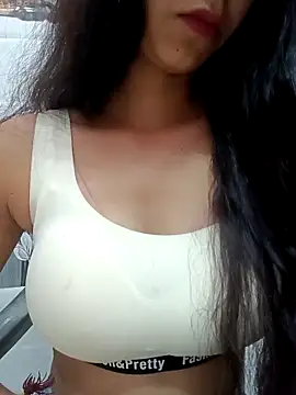 Snapshot of husa_malikaa4 chatting on 8, 4, 2026 husa malikaa4 online show from 8, 4, 2026