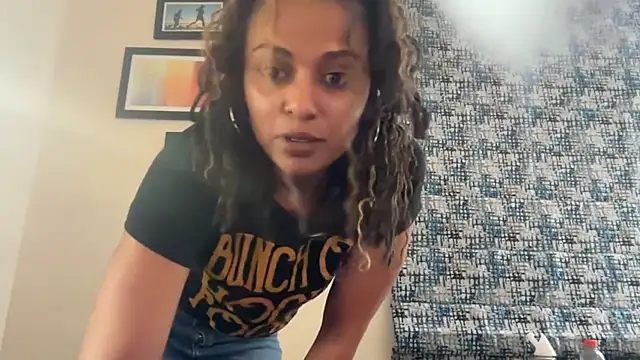 Goldie Glows63 online show from 6, 3, 2026