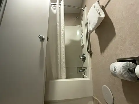 Goldie Glows63 online show from 1, 4, 2026