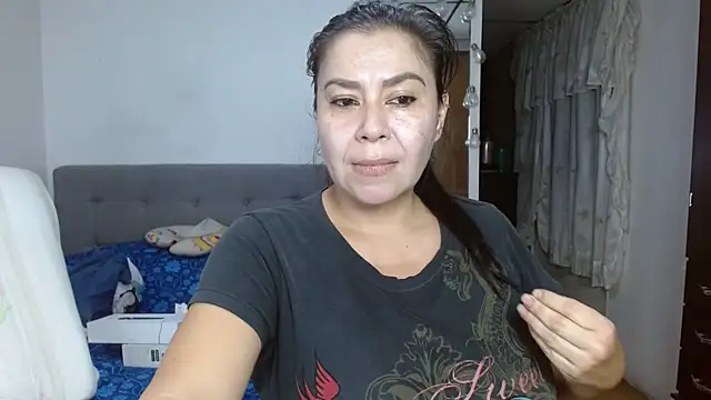 Snapshot of Karo_sexy chatting on 4, 10, 2025 Karo sexy online show from 4, 10, 2025