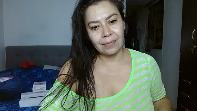 Snapshot of Karo_sexy chatting on 4, 12, 2025 Karo sexy online show from 4, 12, 2025