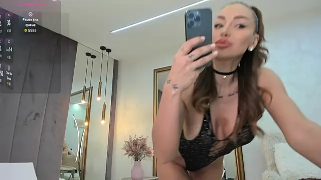 Snapshot of ElinaMoon_ chatting on 8, 3, 2026 ElinaMoon online show from 8, 3, 2026