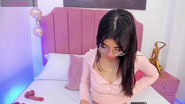 Mia Naive online show from 12, 6, 2026