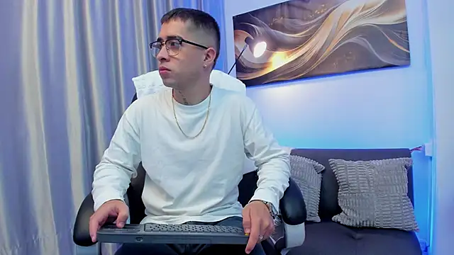 Snapshot of Tommas_Jhonson chatting on 2, 4, 2026 Tommas Jhonson online show from 2, 4, 2026
