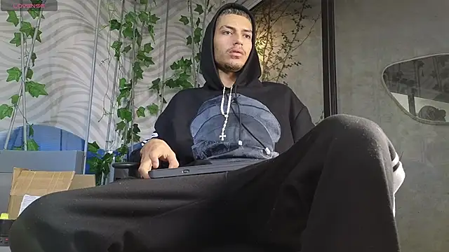 ItsZairen online show from 12, 6, 2026