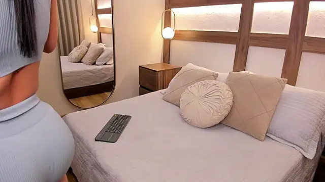 Snapshot of Aurea_Silk chatting on 4, 3, 2026 Aurea Silk online show from 4, 3, 2026