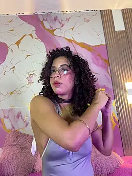 Woo isDaphne online show from 10, 5, 2026