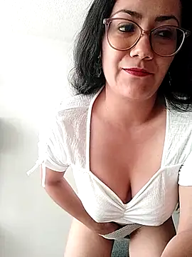 Snapshot of Salma-sweet chatting on 12, 4, 2026 Salma-sweet online show from 12, 4, 2026