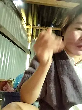 Yiyoongg online show from 25, 2, 2026