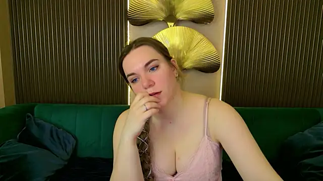 Snapshot of Teona_Owenss chatting on 6, 4, 2026 Teona Owenss online show from 6, 4, 2026