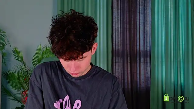 moon Gloww online show from 25, 3, 2026