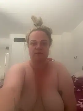 Snapshot of Piper_Milf_36 chatting on 23, 6, 2026 Piper Milf 36 online show from 23, 6, 2026