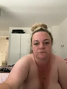 Snapshot of Piper_Milf_36 chatting on 17, 7, 2026 Piper Milf 36 online show from 17, 7, 2026