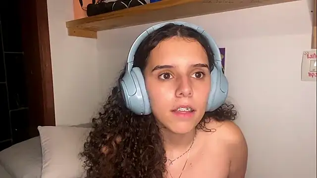 Snapshot of WinnieKloth chatting on 13, 2, 2026 WinnieKloth online show from 13, 2, 2026