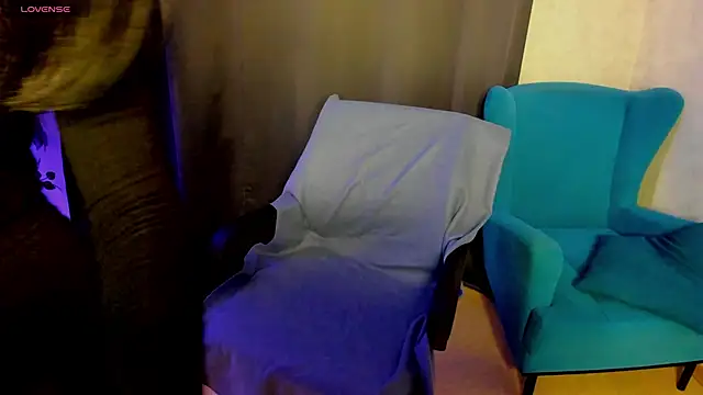 Snapshot of little__isabel chatting on 20, 5, 2026 little isabel online show from 20, 5, 2026