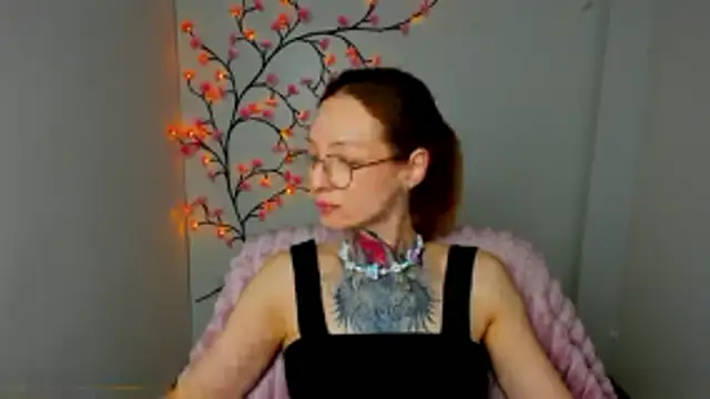 Esmi Winter online show from 29, 3, 2026