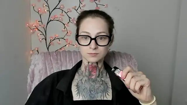 Snapshot of Esmi_Winter chatting on 21, 5, 2026 Esmi Winter online show from 21, 5, 2026