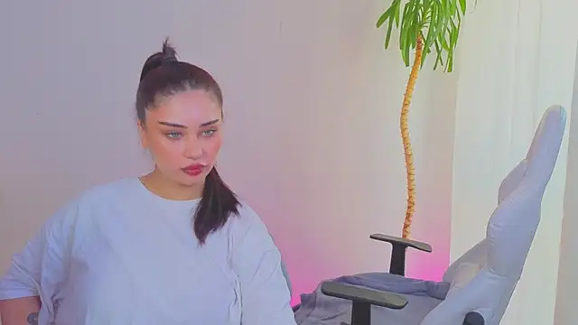 Sofia Plump online show from 6, 5, 2026