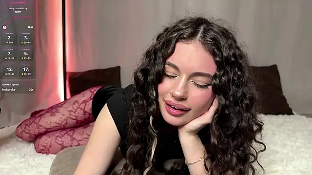 Snapshot of Moonfaairy chatting on 19, 4, 2026 Moonfaairy online show from 19, 4, 2026