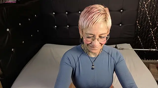 Everlyn sexx online show from 18, 3, 2026