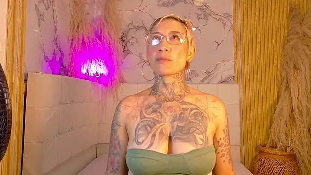 Everlyn sexx online show from 29, 3, 2026