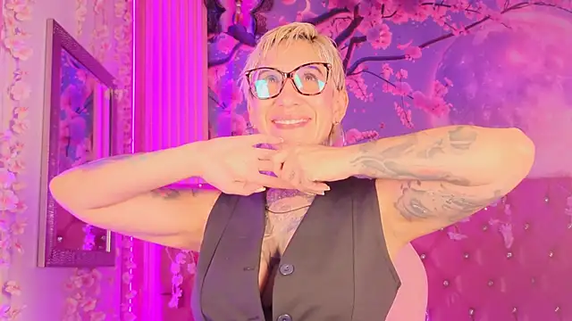 Everlyn sexx online show from 10, 5, 2026