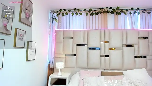 Maya-jhons online show from 10, 2, 2026